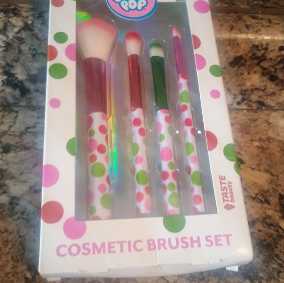 Blow Pop Makeup Brush Set with Polka Dots New - Picture 5 of 7